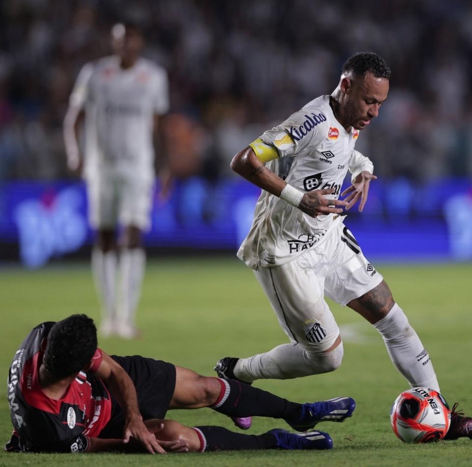 包含德国队不断突破！，内马尔连续十场比赛得分超过大比分获胜观众掌声雷动的词条爱游戏体育直播