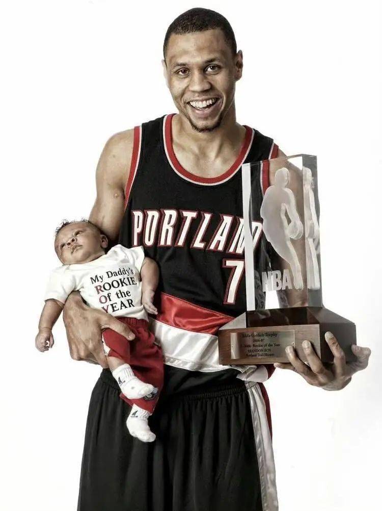 包含Rookie意外战胜TL，重要助攻引爆全场！观众掌声雷动的词条AYX中国官网